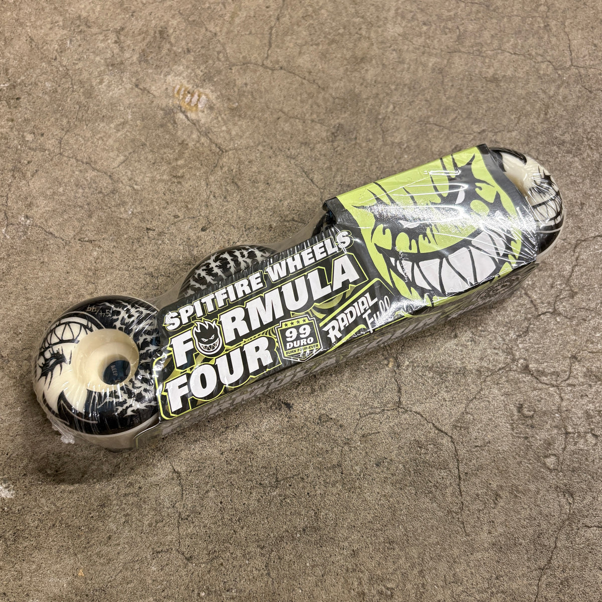 Spitfire F4 99 Deathmask II Glow In the Dark Radial Full Wheels 54mm