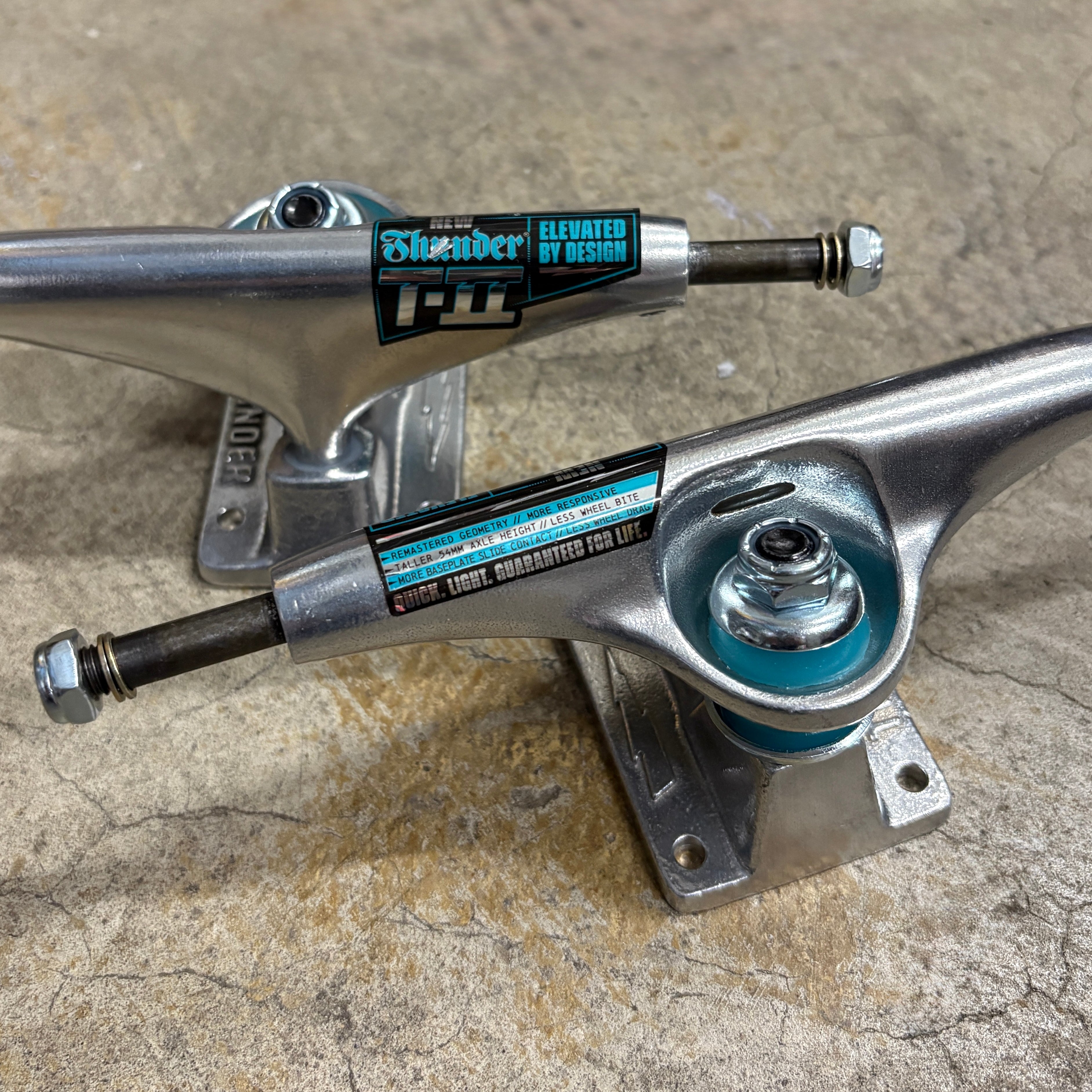 本日のみ価格 新型 Thunder trucks T-II 147 サンダー 本日のみ価格 新型 Thunder trucks T-II 147 サンダー - メルカリ