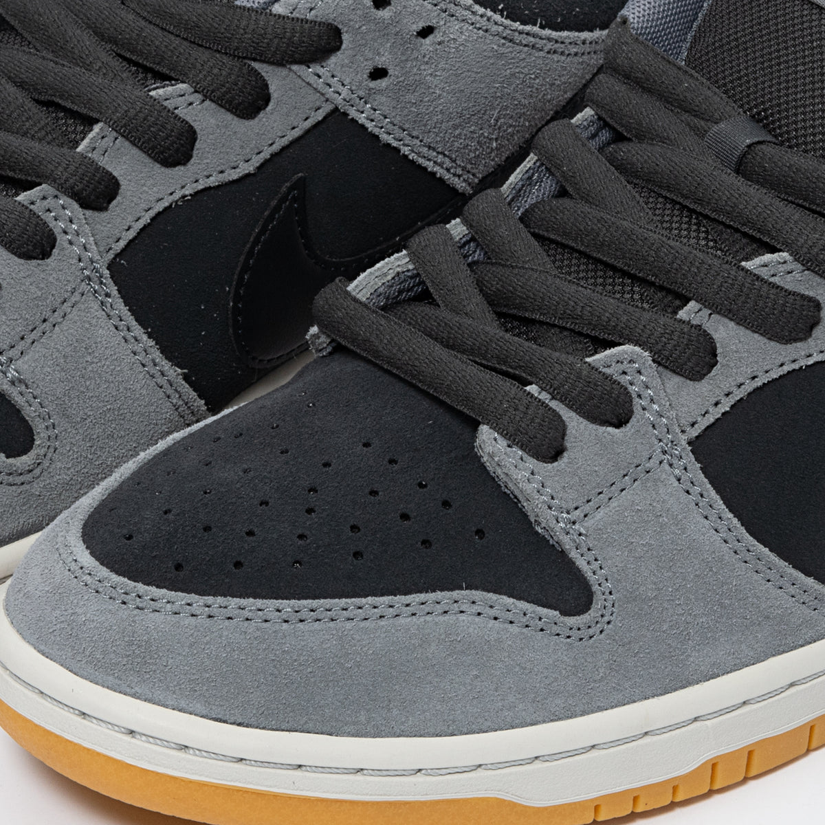 Dunk Low (Grey/Black/Gum)