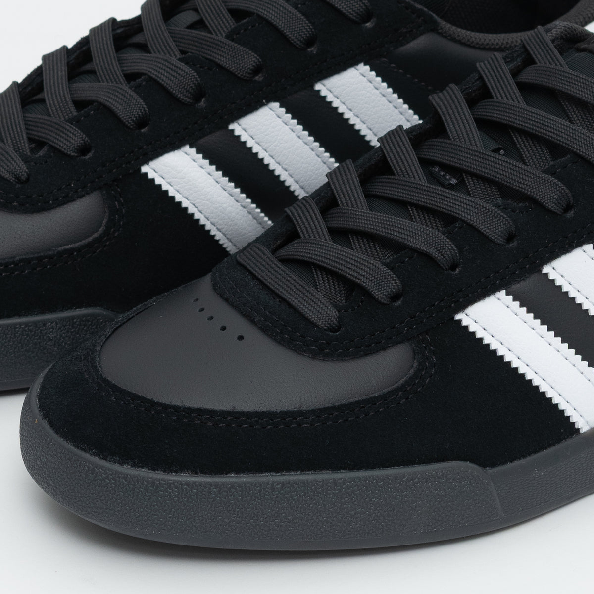 Glenburn (Black/White)