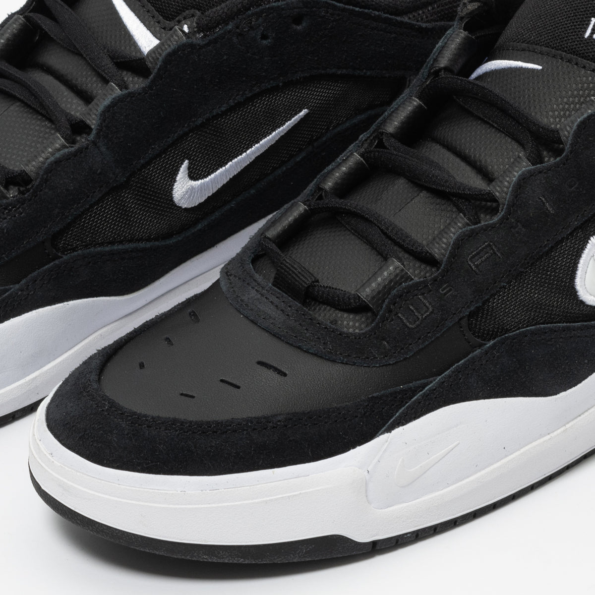 Air Max Ishod (Black/White/Black)