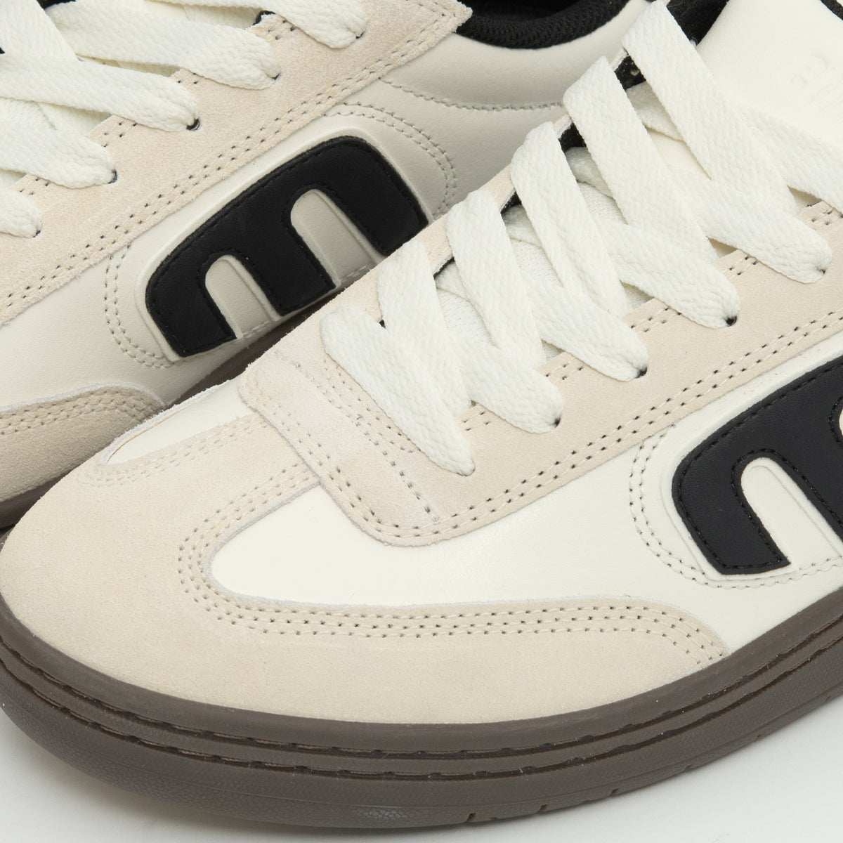 Locut (White/Black)