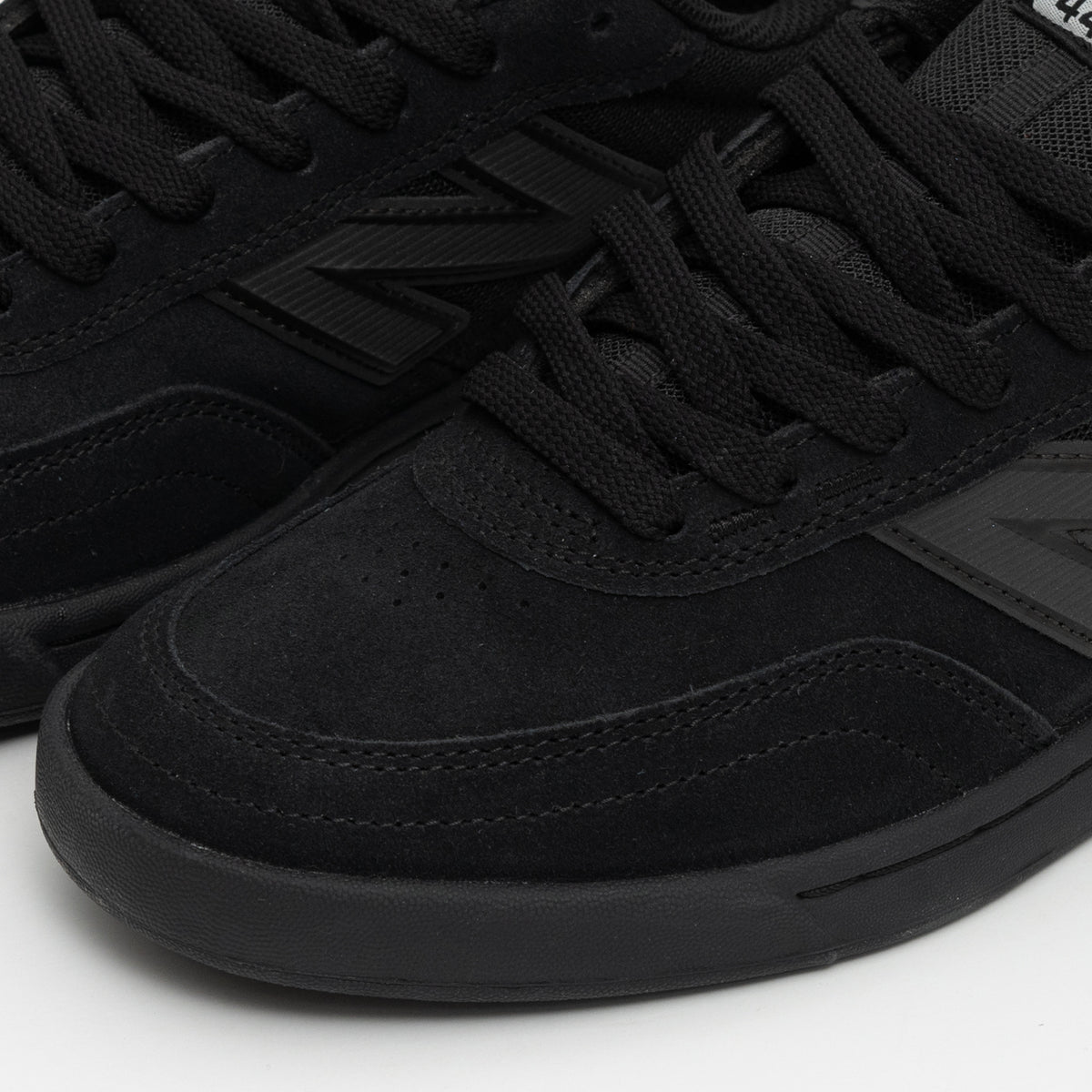 NM440V2 (Black/Black)