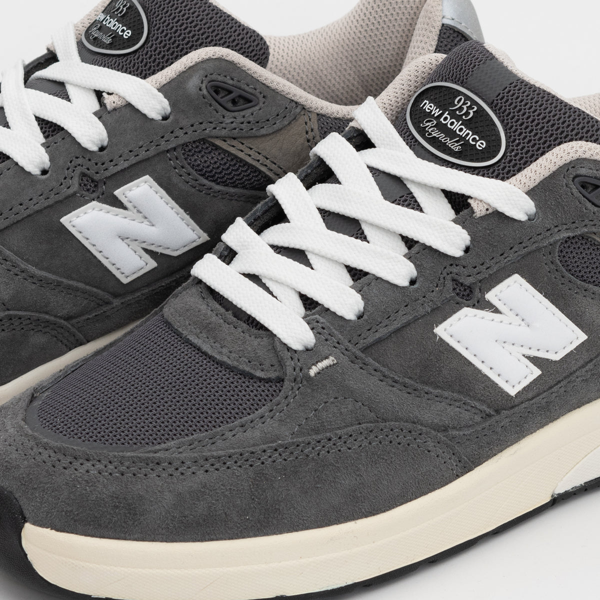 Reynolds 933 (Grey)