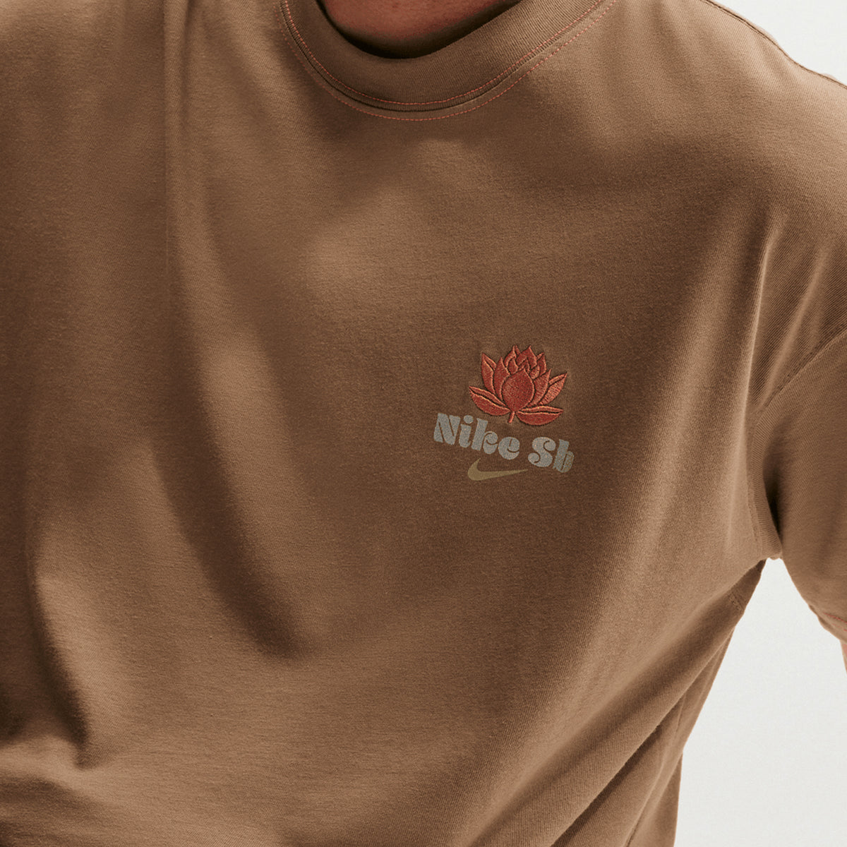 Nike SB Som Tum Tee (Dk Driftwood)