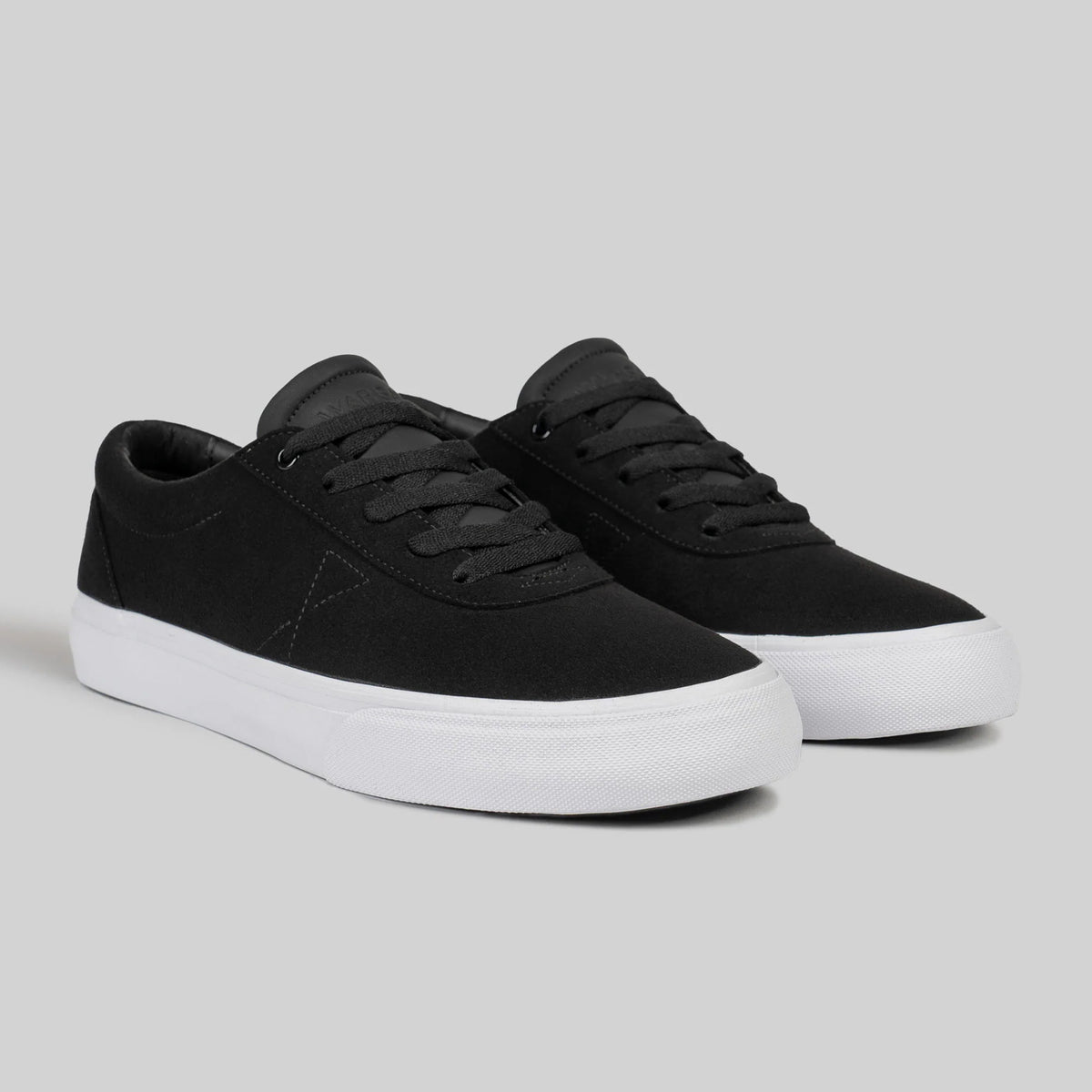 Chapter Low (Black/White)